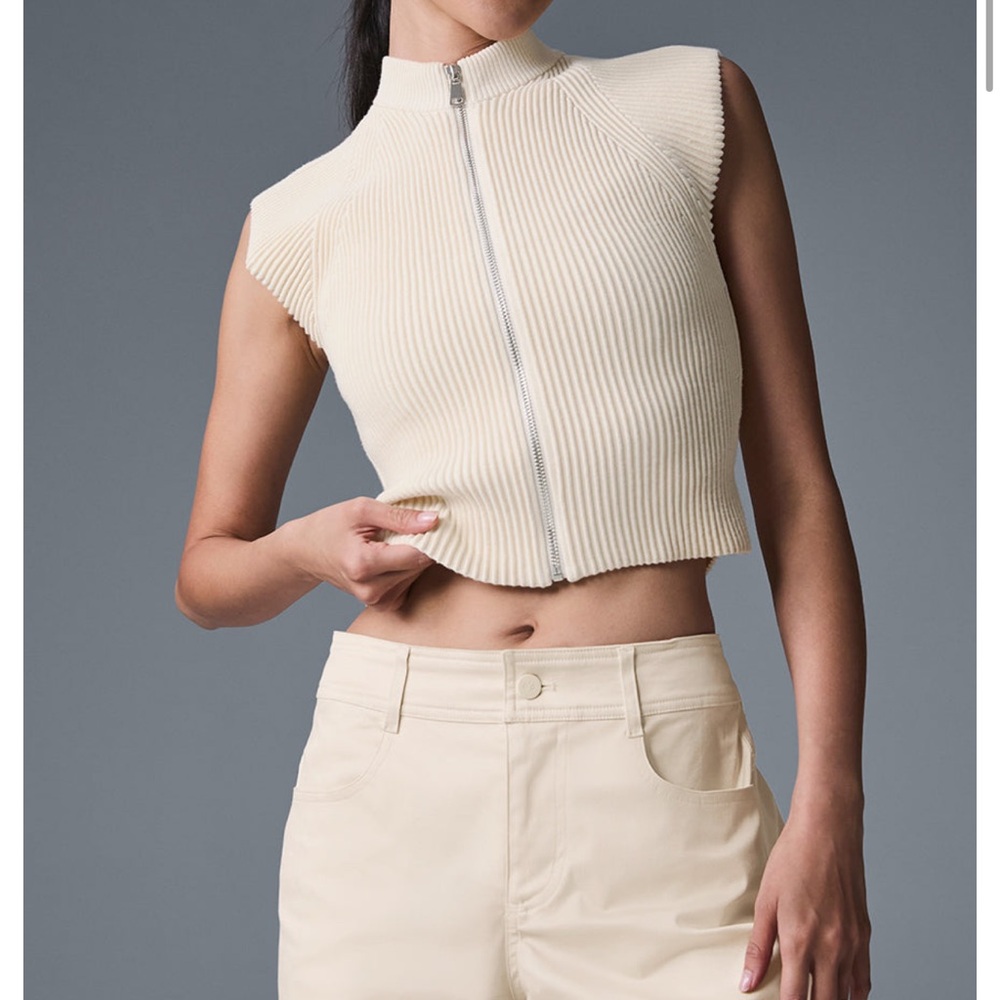 ALO Cream Sleeveless Ribbed Zip-Up Top Denim Knit Sleeveless Full Zip Top